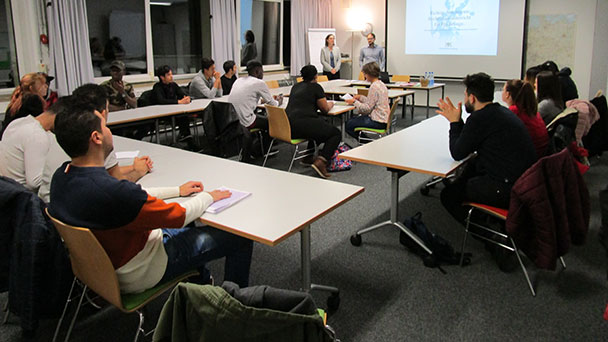 Richter des Landgerichts Baden-Baden unterrichteten Flüchtlinge - 17 Teilnehmer aus acht Ländern nutzten Chance zum „Rechtsstaatsunterricht“ Richter des Landgerichts Baden-Baden unterrichteten Flüchtlinge - 17 Teilnehmer aus acht Ländern nutzten Chance zum „Rechtsstaatsunterricht“