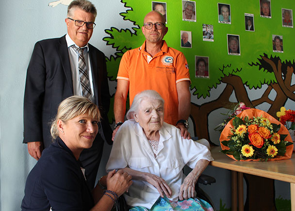 Älteste Bühlerin wurde 103 Jahre - In Haueneberstein aufgewachsen - OB Schnurr gratulierte Frieda Ullrich