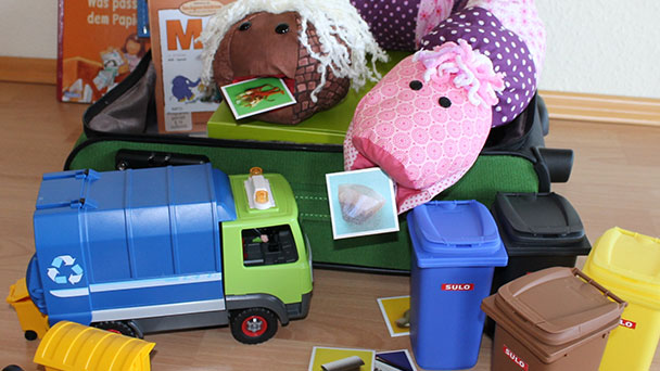 Die Handpuppe Lombi und der Themenkoffer Abfall – Für Kindergärten und Schulen