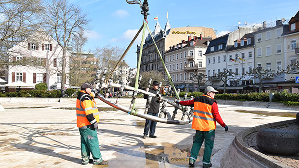 Frühlings-Countdown in Baden-Baden – Bänke, Palmen und Oleander – 40.000 Blumen werden gepflanzt Frühlings-Countdown in Baden-Baden – Bänke, Palmen und Oleander – 40.000 Blumen werden gepflanzt
