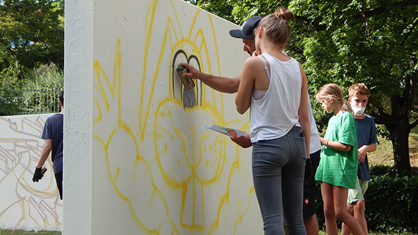 In den Ferien Graffitisprayen gelernt – Workshop in der Jugendbegegnungsstätte In den Ferien Graffitisprayen gelernt – Workshop in der Jugendbegegnungsstätte