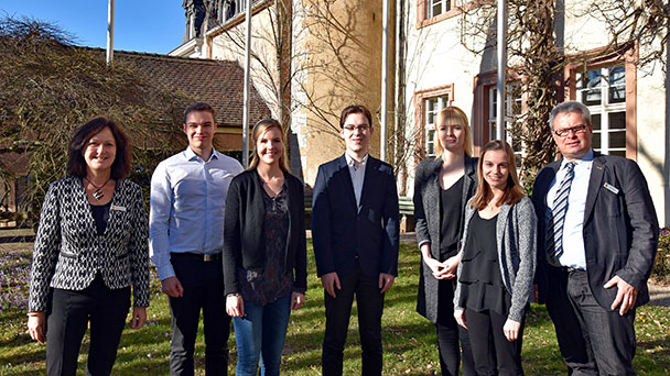 Hoffnung auf Nachwuchskräfte im Baden-Badener Rathaus – Fünfmal Bachelor im Rathaus 