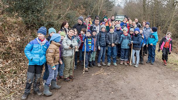 Nachlass von Orkan Lothar in Haueneberstein - Schüler und Lehrer räumen auf Nachlass von Orkan Lothar in Haueneberstein - Schüler und Lehrer räumen auf