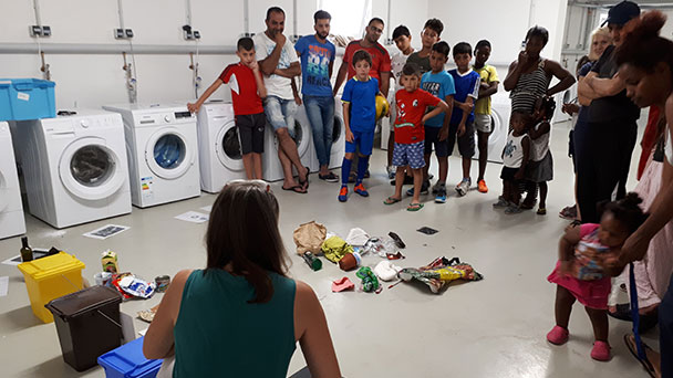 Flüchtlingsunterkunft Beispiel für vorbildliche Sortiermoral - Abfallberatung informierte auch in Arabisch Flüchtlingsunterkunft Beispiel für vorbildliche Sortiermoral - Abfallberatung informierte auch in Arabisch