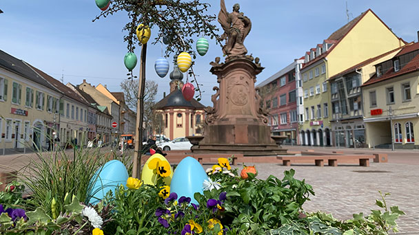Warum nicht mal durch Rastatt spazieren? – Frühlingsblumen und Ostereier schmücken Innenstadt