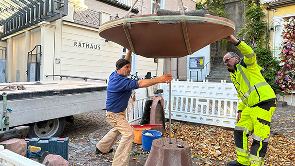 Nach Brandanschlag – Jesuitenbrunnen zurück am Jesuitenplatz