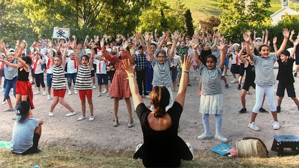 „Ihr, liebe Kinder seid das Herz unserer Schule“ – Rektorin Evi Wandler feiert Jubiläum 