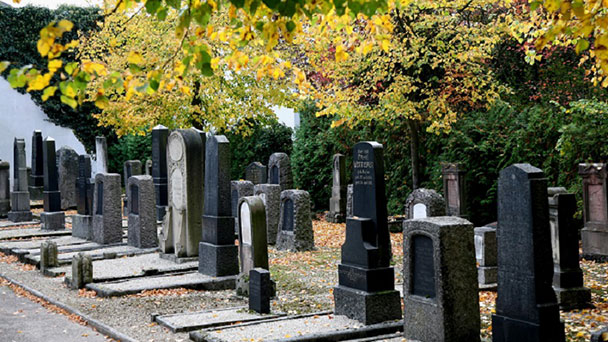 Einblicke in jüdisches Leben und Bestattungskultur - Führung über Jüdischen Friedhof in Rastatt 