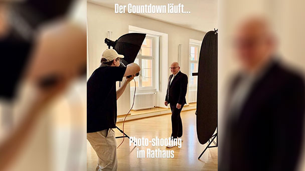 Medien-Ereignis im Baden-Badener Rathaus – „Photo-Shooting“ mit OB Jung – In Sachen Personenkult werden Erinnerungen wach 