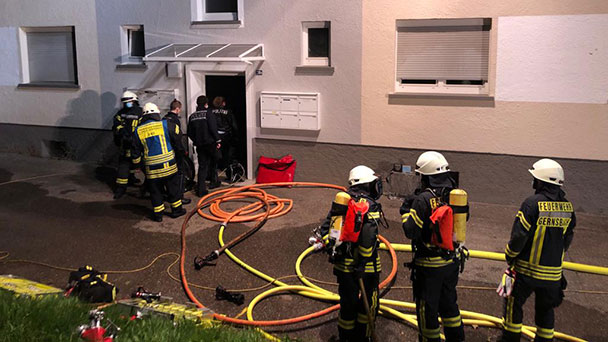 Rauchmelder rettete in Gernsbach 12 Menschen – Kellerbrand in der Casimir-Katz-Straße – Stundenlanger Einsatz von Feuerwehr und Rettungskräften