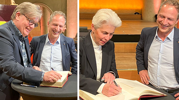 Ungleiches Paar im Rathaus Baden-Baden – Hape Kerkeling und Marie-Agnes Strack-Zimmermann im Goldenen Buch