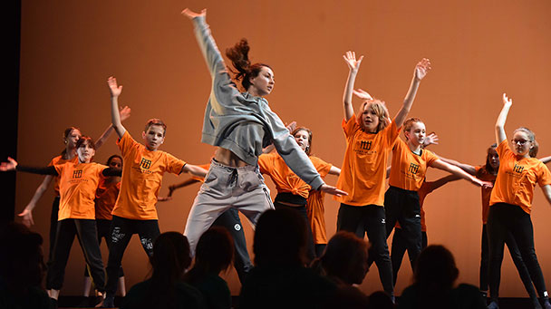Kinder-Abschlussshow im Festspielhaus – Für die Eltern gibt es ein besonderes ‚Schmankerl‘