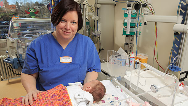 Blick in Kinderintensiv-Station 3G – Neun Betten für Früh -und Neugeborene