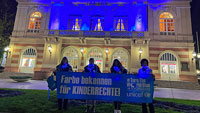 Baden-Badener Theater wird blau – Initiative von UNICEF: „Internationaler Tag der Kinderrechte“