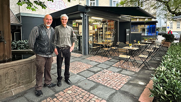 Renato Di Loreto erweckt Baden-Badener Bertholdplatz zu neuem Leben – Obst, Bio-Nudeln, Bio-Eier und ein bisschen Biergarten-Ambiente