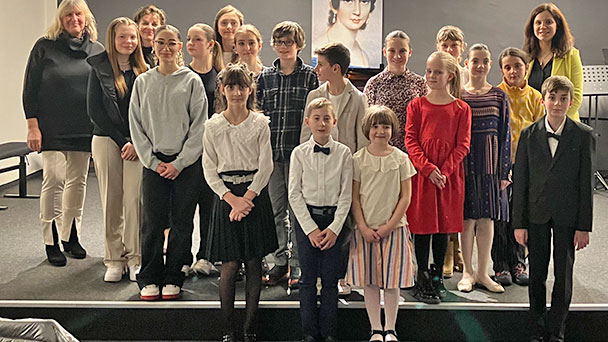 Klavier-Solo und Klavier vierhändig auf einem und auf zwei Flügeln – Meisterleistungen in Baden-Badener Musikschule