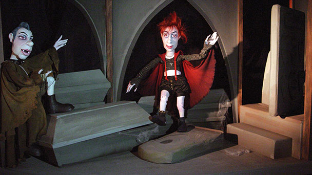 Zu dritt erleben sie die tollsten Abenteuer - Kinderprogramm mit dem kleinen Vampir im Kurhaus Zu dritt erleben sie die tollsten Abenteuer - Kinderprogramm mit dem kleinen Vampir im Kurhaus