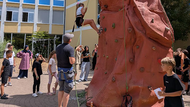 Die gute alte Baden-Badener alte Weststadt-Schule im Neun Glanz – Anneliese Grenke hat geholfen 