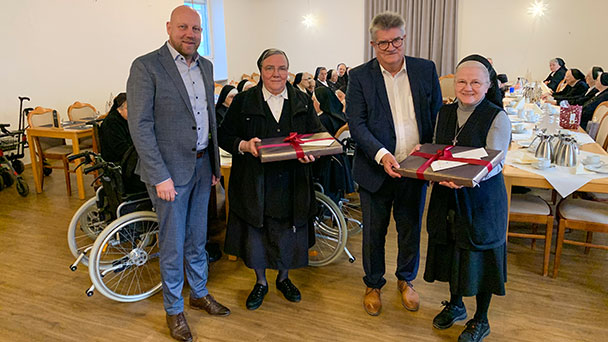 Das gibt es auch noch – Bühler Oberbürgermeister besucht die Klosterfrauen