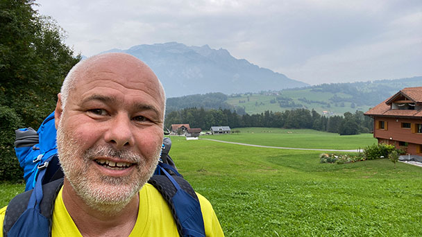 Gastprediger und Kuchenverkauf für die Ukraine – Pfarrer Joachim Koffler aus Freiburg der aus Lichtental stammt