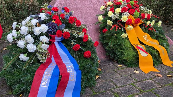 Gedenken an die schrecklichen Kriege – Baden-Badener OB und der Consul Général legten Kränze nieder