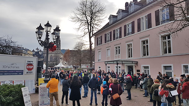 Impfgegner-Demo mit hunderten Teilnehmern in Baden-Baden – Friedliche Kundgebung auf dem Augustaplatz Impfgegner-Demo mit hunderten Teilnehmern in Baden-Baden – Friedliche Kundgebung auf dem Augustaplatz