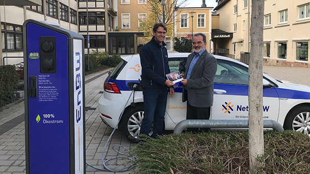 E-Ladesäule vor dem Gernsbacher Rathaus – „Einen weiteren kleinen Schritt in Richtung Klimaschutz“