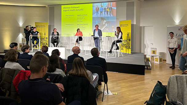 Schüler des Hohenbaden stellten bequeme Fragen an die Minister – Fehlende Sporthalle kein Thema 