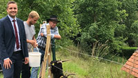 Wertvolle Landschaftspflege in Gernsbach – Ziegen und Schafe durch „wolfsabweisenden Zaun“ geschützt
