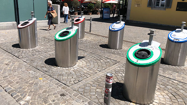 Leserbrief „Meine Meinung“ – „Die hässlichen Flaschencontainer in Baden-Baden“ – Vorbild am Thuner See