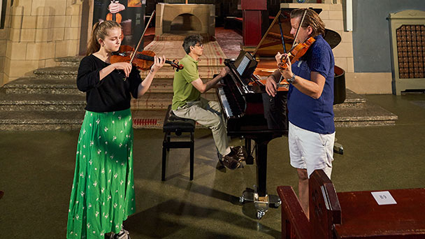 Meistermusiker in Baden-Baden – Erster Unterrichtstag der Carl Flesch Akademie 