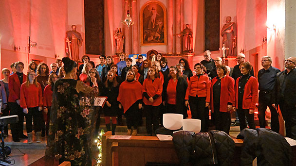 Lichternacht in Iffezheim – Viele Konzertgäste auf dem Rathausplatz