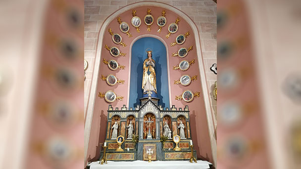 Die besondere Geschichte der Madonnenstatue in Geroldsau – Von einem Künstler des Grödnertals aus Holz geschnitzt Die besondere Geschichte der Madonnenstatue in Geroldsau – Von einem Künstler des Grödnertals aus Holz geschnitzt