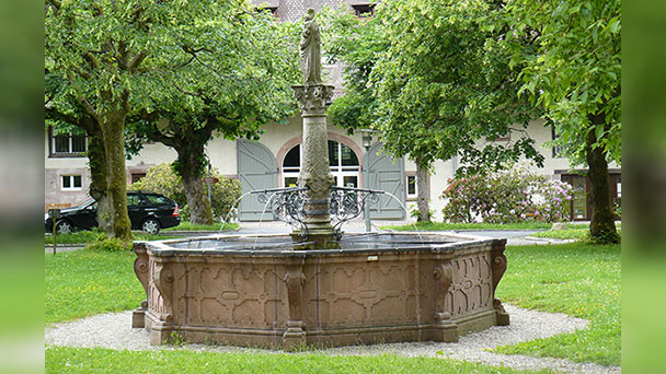 Literarische WeinLese im Kloster Lichtenthal – „Amüsante und nachdenkliche Texte“