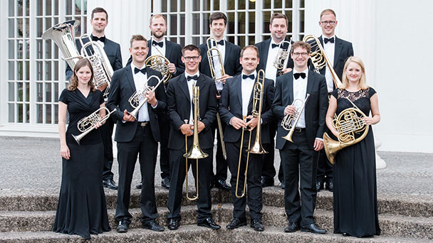 Pracht, Virtuosität und Witz –  Weihnachtliche Blechbläsermusik mit 10forBrass im Festspielhaus