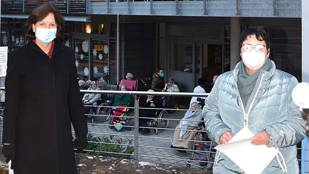 Die ersten Weihnachtsgrüße von OB Mergen – 600 Senioren in Kurhaus