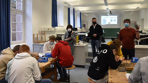 Lüftungs-Ampeln in den Baden-Badener Schulen – Bei Überschreitung des CO2-Konzentrationsgrenzwertes springt Ampel auf Rot