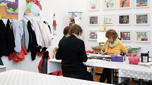 Grimassen aus Karikaturen von Honoré Daumier – Plastisches Gestalten für Erwachsene – Workshop im Museum LA8