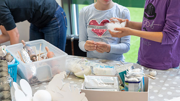 Flugzeugbauer-Werkstatt für Kinder im LA8 – Ready for Take-off mit Papierflugzeugen
