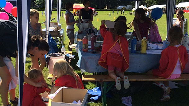 Museum LA8 auch auf der Klosterwiese beim Riesenwiesenfest – „Winzig kleine Theaterbühnen“