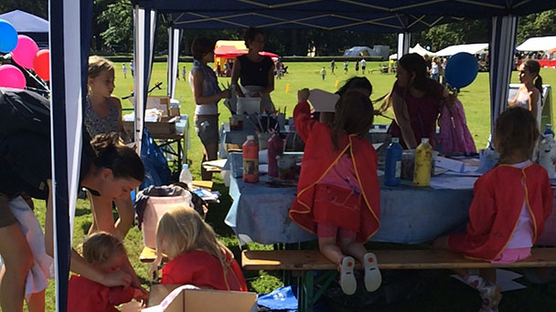 Auch LA8 beim Riesen-Wiesen-Fest – Freche und gruselige Figuren auf der Klosterwiese