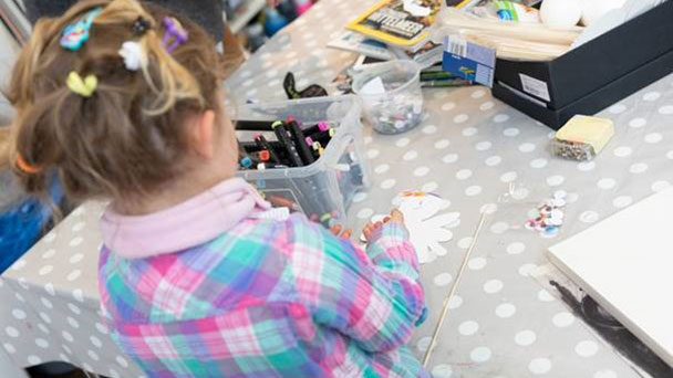 Ideenkiste ganz weit öffnen – Kinderzeit im Museum LA8 Ideenkiste ganz weit öffnen – Kinderzeit im Museum LA8