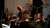 Wo er auftaucht, verändert sich der Blick auf die klassische Musik – Dirigent Teodor Currentzis im Festspielhaus Baden-Baden