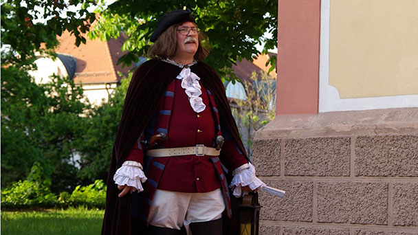 „Schaurige Geschichten“ in Rastatt – Nachtwächter will auf abendlichem Rundgang sein Wissen teilen