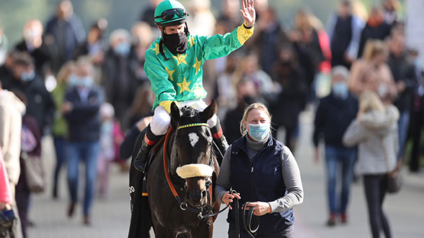 Großes Saisonfinale auf der Galopprennbahn Baden-Baden Iffezheim – Noble Heidi ist die neue Winterkönigin