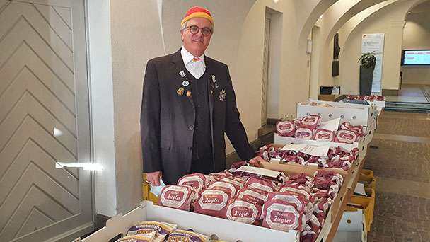 800 Berliner für die Rastatter Senioren – OB Pütsch löst Narrenstrafe 