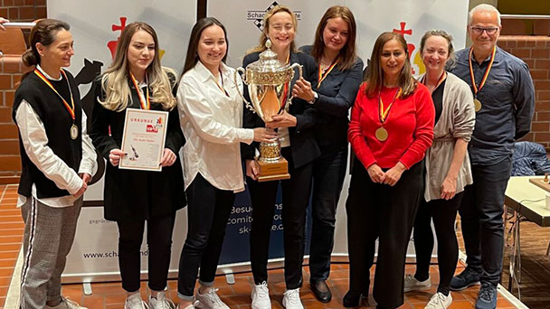 Triumph für Baden-Badener Schachspielerinnen – 12. Deutscher Meistertitel – Männer gewinnen gegen FC Bayern