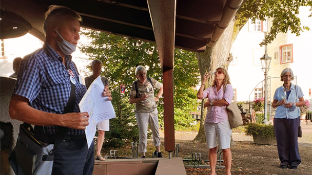 Kostenlose Führung durch das historische Weindorf Neuweier – Zwei Schlösser, neun Mühlen, ein Gelübde und ein Wehrmachtsstollen Kostenlose Führung durch das historische Weindorf Neuweier – Zwei Schlösser, neun Mühlen, ein Gelübde und ein Wehrmachtsstollen