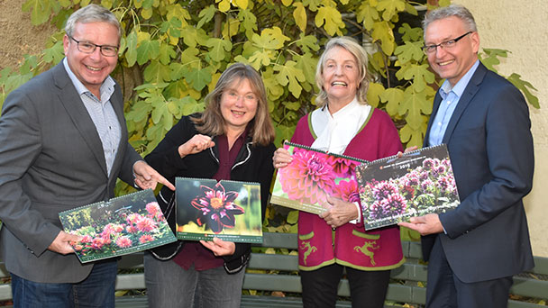 Prachtvoller Baden-Badener Dahlienkalender bei der Buchhandlung Straß