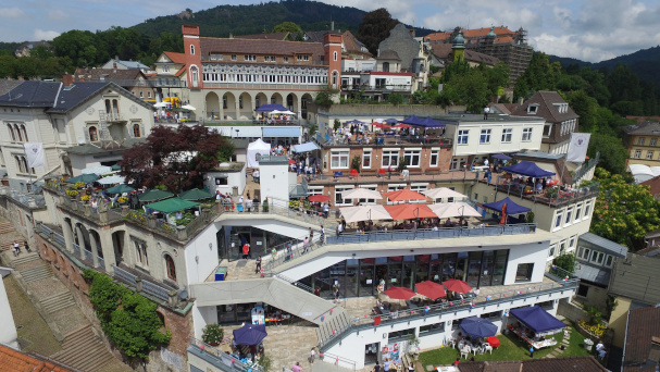 Nur das Wetter machte ein böses Gesicht - Pädagogium feierte auf der Terrasse, in Klassenzimmern und Zelten